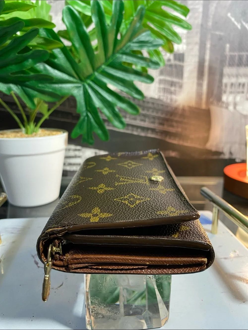 Authentic Louis Vuitton Brown Monogram Bifold Zippy Wallet On Chain